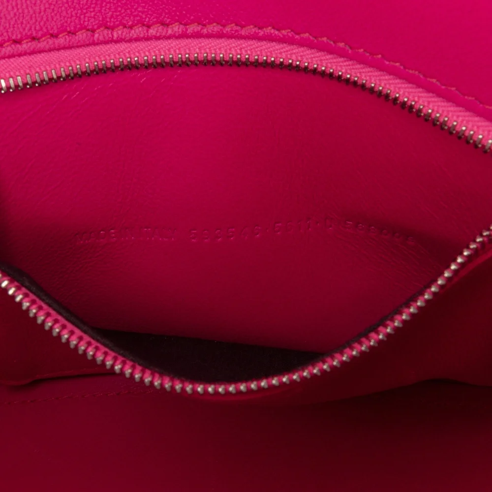 Balenciaga hourglass features